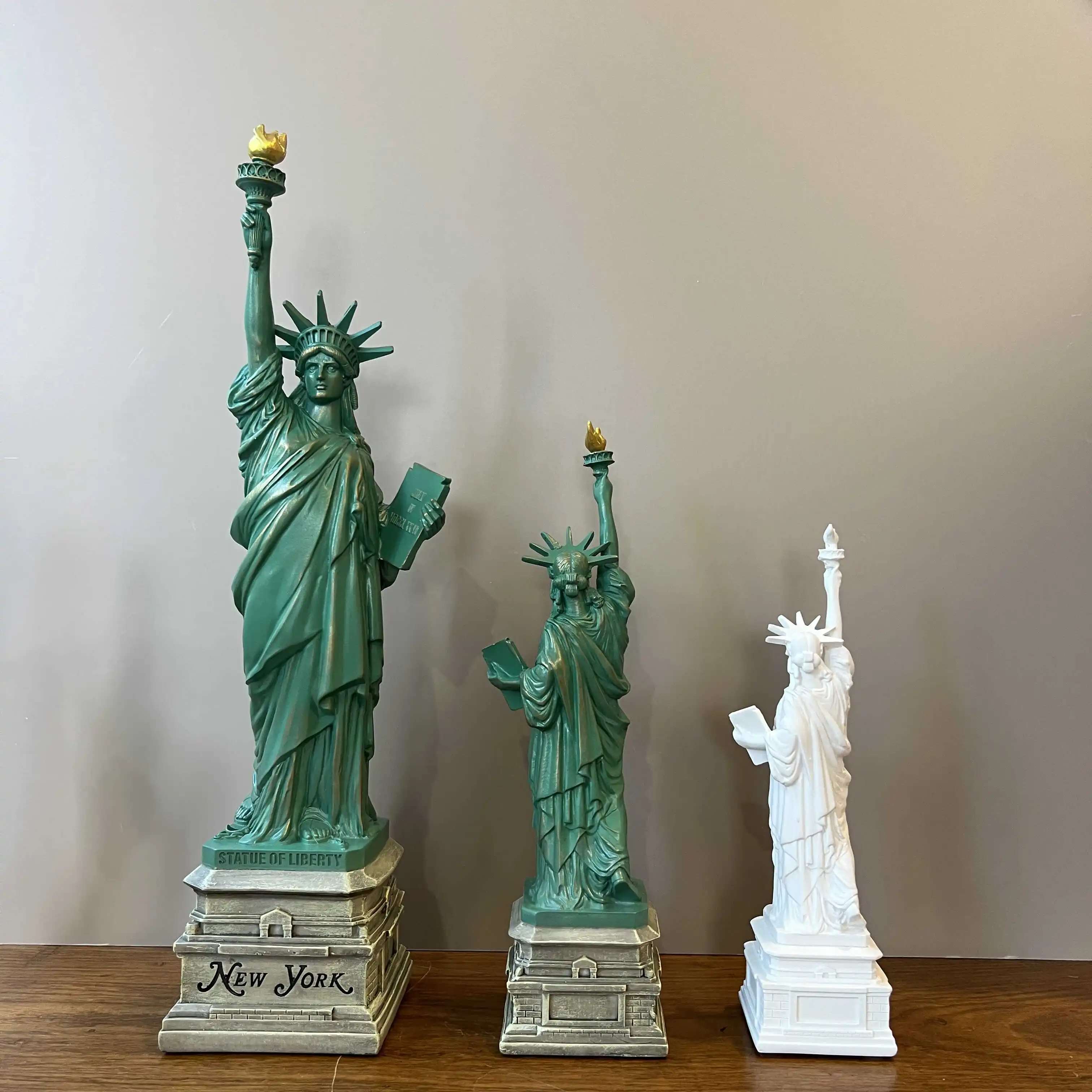 Statue of Liberty Model Desk A - Travel Accessories New York ulasan dan harga